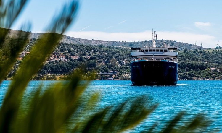 Ταξιδέψτε με λιγότερο από 9 ευρώ: Το ειδυλλιακό ελληνικό νησί με τα πιο φθηνά ακτοπλοϊκά