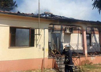 Στις φλόγες τυλίχτηκε σπίτι στα Μεγάλα Καλύβια το πρωί της Παρασκευής