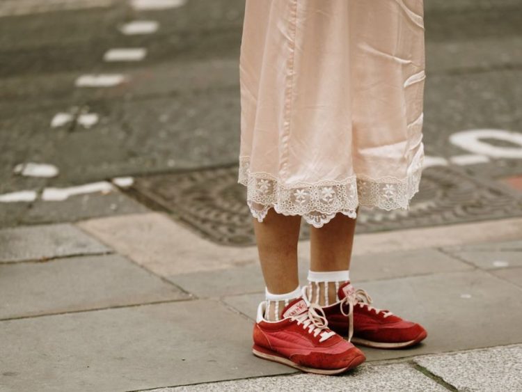 Οδηγός αγοράς: Slim, retro και chunky, τα sneakers του φετινού φθινοπώρου έχουν άποψη