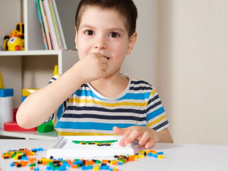 Πρώτες Βοήθειες: Tι πρέπει να κάνετε αν το παιδί σας καταπιεί ξένο σώμα