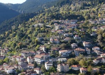 «Μπαλκόνι στο Μαίναλο»: Το χωριό της Αρκαδίας που αποτελεί ένα από τα ορεινά στολίδια του νομού