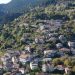 «Μπαλκόνι στο Μαίναλο»: Το χωριό της Αρκαδίας που αποτελεί ένα από τα ορεινά στολίδια του νομού