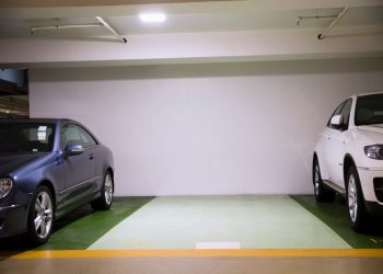 Πωλείται κλειστή θέση στάθμευσης κοντά στην Εφορία