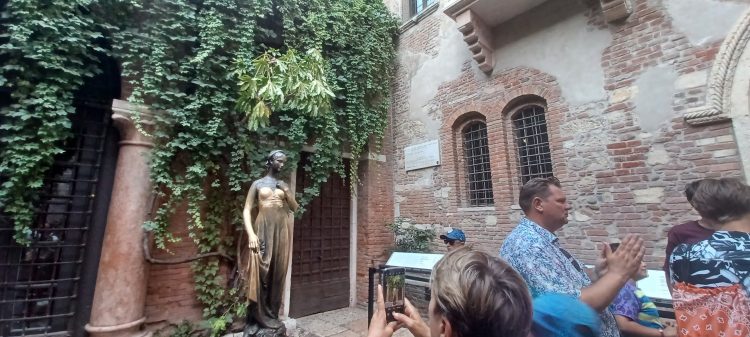 Επίσκεψη στο Casa di Giulietta (Σπίτι της Ιουλιέτας): Το πιο διάσημο σπίτι της Ιταλίας, το διαχρονικό σύμβολο της αιώνιας αγάπης