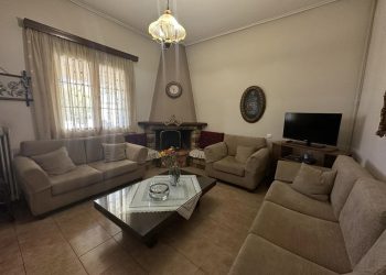 ΤΡΙΚΑΛΑ | Προς ΕΝΟΙΚΙΑΣΗ επιπλωμενο διαμέρισμα ισογείου με αυλή και parking
