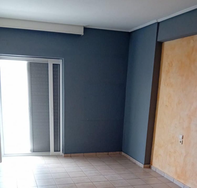 ENOIKIAZETAΙ διαμέρισμα 2ου ορόφου 85τμ στο κέντρο των Τρικάλων
