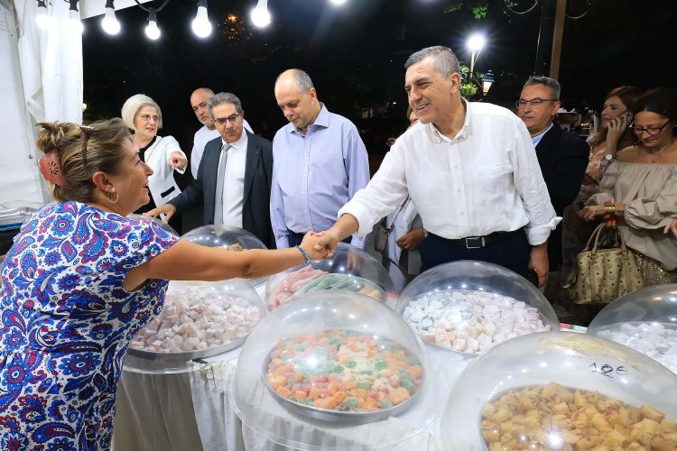 17η Γιορτή Χαλβά στα Φάρσαλα: Με τον φάκελο για την πιστοποίηση του προϊόντος ανά χείρας ο Δημήτρης Κουρέτας
