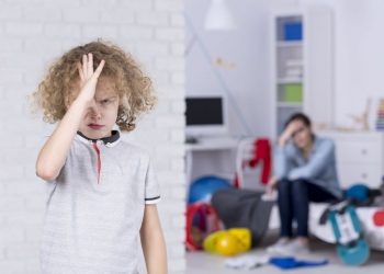 Σας αντιμιλά το παιδί σας; Μια ειδικός συμβουλεύει πώς να του απαντήσετε και γίνεται viral