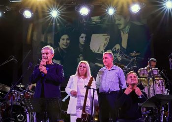 Αυλαία στα «Τσιτσάνεια 2024» με μία μαγική βραδιά με τον Γιώργο Νταλάρα (ΦΩΤΟ ΒΙΝΤΕΟ)