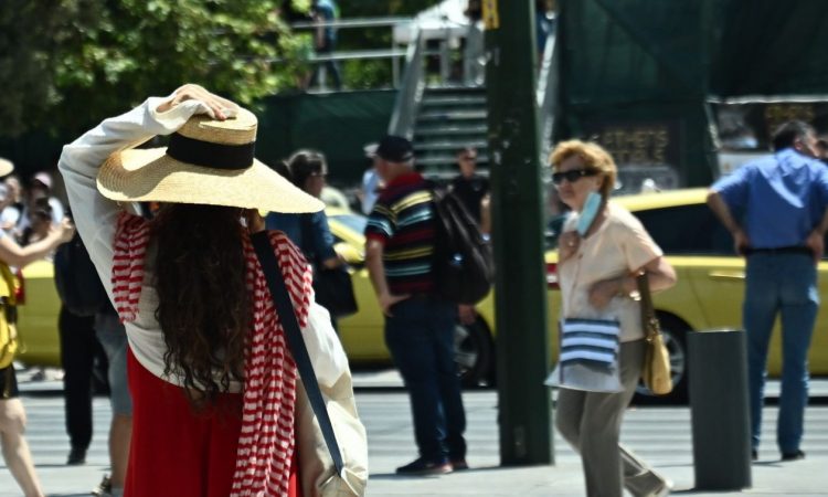 Καιρός: Από φθινόπωρο… καλοκαίρι με τον υδράργυρο να ξεπερνά κατά τόπους τους 30 βαθμούς Κελσίου