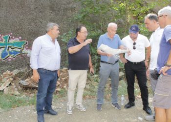 Αυτοψία εκπροσώπων της Ολλανδικής Εταιρείας στην περιοχή όπου σχεδιάστηκε το Φράγμα Πύλης