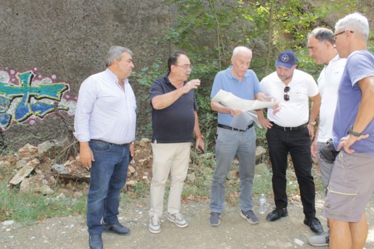 Αυτοψία εκπροσώπων της Ολλανδικής Εταιρείας στην περιοχή όπου σχεδιάστηκε το Φράγμα Πύλης
