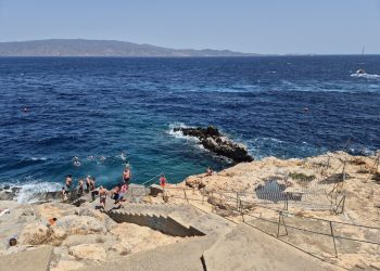 Ύδρα: Το νησί που σου μαθαίνει να ζεις αργά και να νιώθεις βαθιά – Ένα προσωπικό ταξίδι