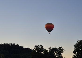 6 αερόστατα «χρωμάτισαν» τον ουρανό και μάγεψαν τους κατοίκους των Τρικάλων