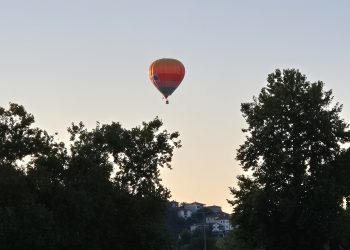 6 αερόστατα «χρωμάτισαν» τον ουρανό και μάγεψαν τους κατοίκους των Τρικάλων