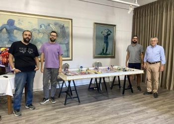O Δημήτρης Μαγειρίας και η ομάδα του ΑΚΕΘ μας “μυούν” σε STEM και Νέες Τεχνολογίες (ηχητικό)