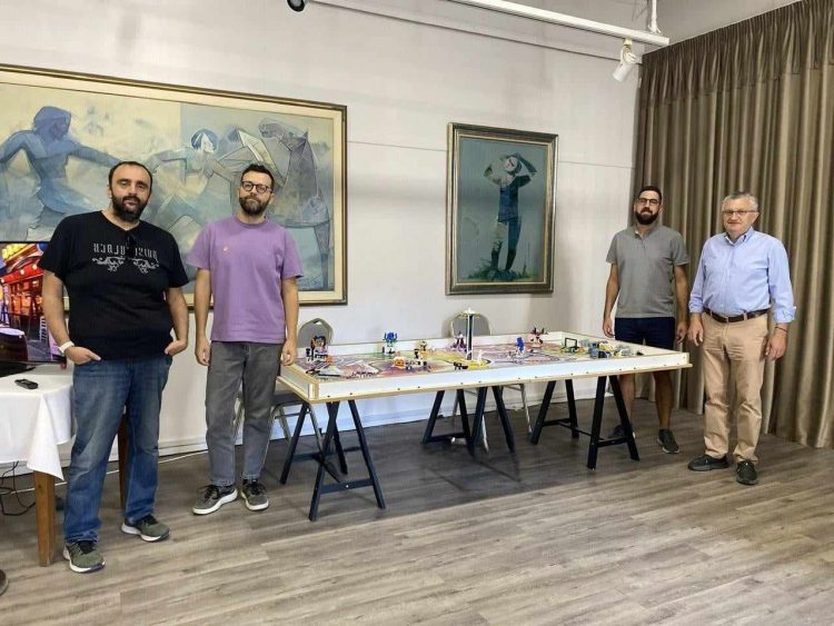 O Δημήτρης Μαγειρίας και η ομάδα του ΑΚΕΘ μας “μυούν” σε STEM και Νέες Τεχνολογίες (ηχητικό)