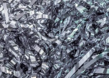 Το κόλπο με το αλουμινόχαρτο για να καθαρίσετε τα άλατα από τον νεροχύτη