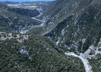 Κρήτη: Ο ποταμός που ρέει ανάποδα – Ένα καλά κρυμμένο μυστικό του νησιού