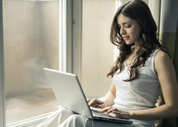 Gigabit Voucher: Επιδότηση 200 ευρώ για γρήγορο Internet σε νοικοκυριά και επιχειρήσεις