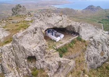 Μοναδικό θέαμα: Το πιο περίεργο εκκλησάκι στον κόσμο χωρίς σκεπή
