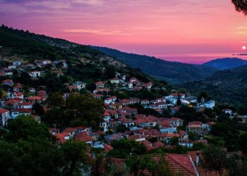 Το χωριό της Μαγνησίας με τις δίδυμες αντικριστές πλατείες