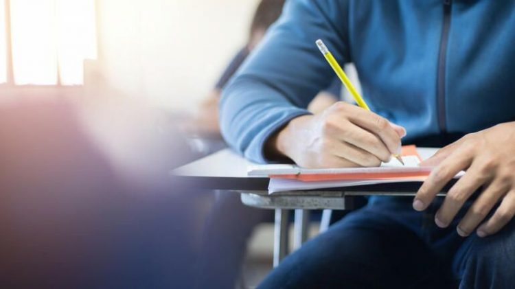 Εξετάσεις για απολυτήριο δημοτικού σχολείου