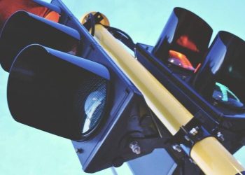 Έρχεται νέο χρώμα στα φανάρια – Όσα πρέπει να γνωρίζετε