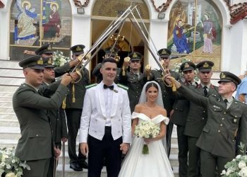 Ο εντυπωσιακός στρατιωτικός γάμος του Αχιλλέα Τόσκα και της Εβελίνας Κόφφα στην Παραλία Κατερίνης