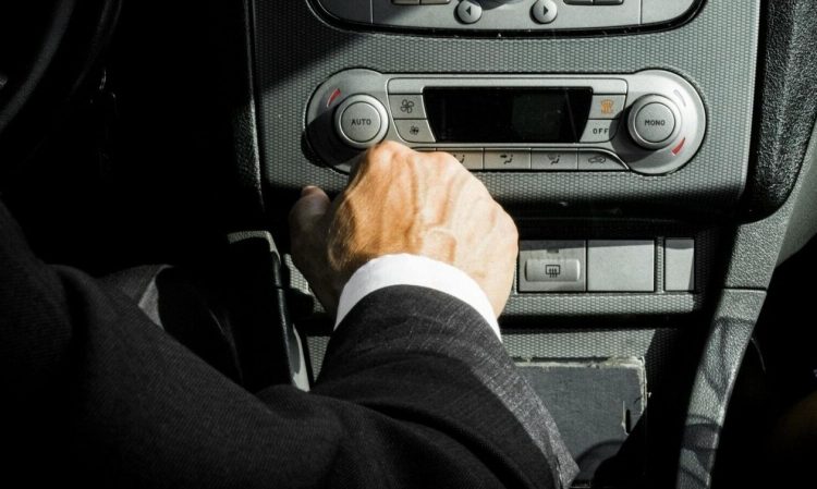 «Τσουχτερό» πρόστιμο για τους οδηγούς – Μέχρι και 700 ευρώ «καμπάνα» αν κάνετε αυτή την κίνηση
