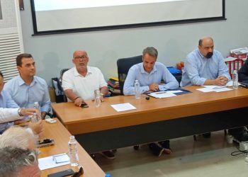 Κεκλεισμένων των θυρών η σύσκεψη του Πρωθυπουργού με φορείς της Φαρκαδόνας
