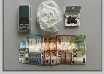 Χειροπέδες για κοκαΐνη και κάνναβη