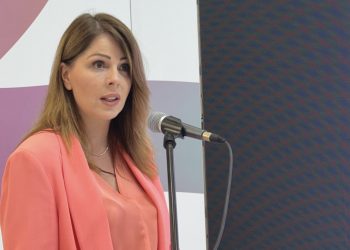 Η Κατερίνα Παπακώστα παρουσίασε στο περίπτερο του ΥΚΟΙΣΟ στη ΔΕΘ, έρευνα του ΚΕΘΙ για την διαδικτυακή βία κατά των νεαρών γυναικών
