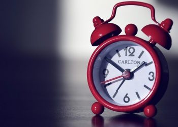 Χειμερινή ώρα 2024: Πότε θα γυρίσουμε τα ρολόγια μας μια ώρα πίσω