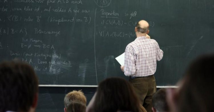 Ορκίστηκαν 30 νέοι καθηγητές στα Τρίκαλα