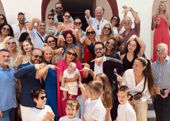 Με θαλασσινή αύρα η βάφτιση του μικρού Ηλία στην Άφησσο