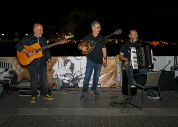 Μουσικές και ήχοι του Τσιτσάνη πλημμύρισαν τα παλιά Τρίκαλα