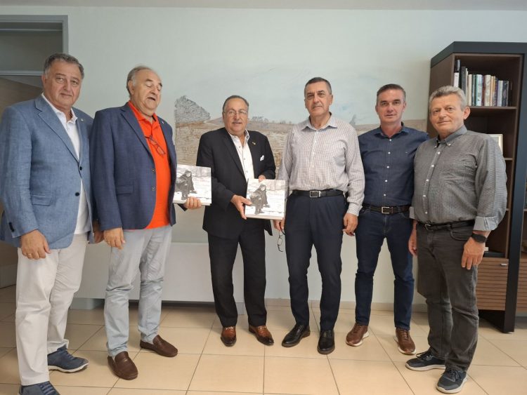 Συνάντηση Δημ. Κουρέτα με τον Ύπατο Πρόεδρο Ομογενειακής Οργάνωσης