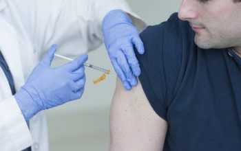 Γρίπη: Πόσο μας προστατεύει από τη σοβαρή νόσο το φετινό αντιγριπικό εμβόλιο