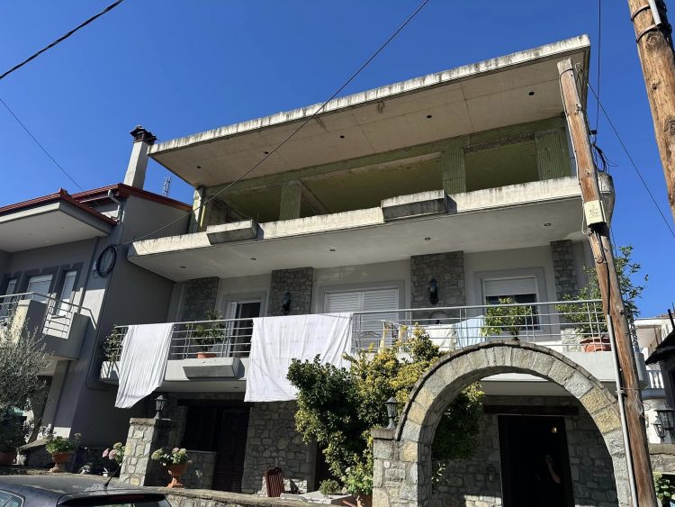 ΤΡΙΚΑΛΑ | Προς ΠΩΛΗΣΗ ημιτελές διαμέρισμα 2ου ορόφου, 90τμ.