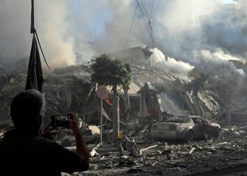 Ρέει το αίμα στη Μέση Ανατολή: Το Iσραήλ σφυροκοπάει τη Βηρυτό