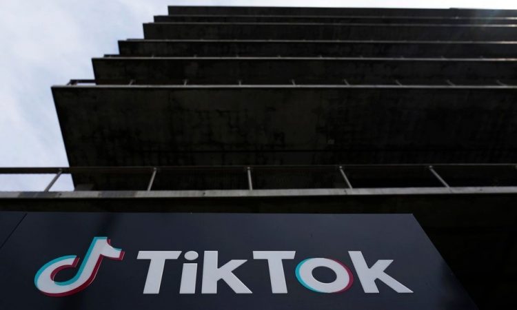 Οι εισαγγελείς 14 πολιτειών προσφεύγουν στη δικαιοσύνη κατά του TikTok – «Βλάπτει την ψυχική υγεία»