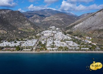 Η κατάλευκη πόλη της Ελλάδας που όλοι οι δρόμοι της έχουν ονόματα ηρώων της μυθολογίας και της ιστορίας
