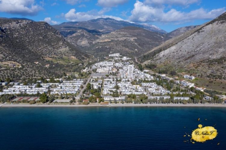 Η κατάλευκη πόλη της Ελλάδας που όλοι οι δρόμοι της έχουν ονόματα ηρώων της μυθολογίας και της ιστορίας