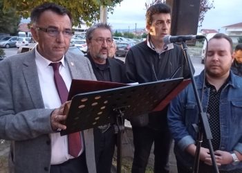 Οι Τρικαλινοί Ιεροψάλτες δίπλα στους Αστυνομικούς
