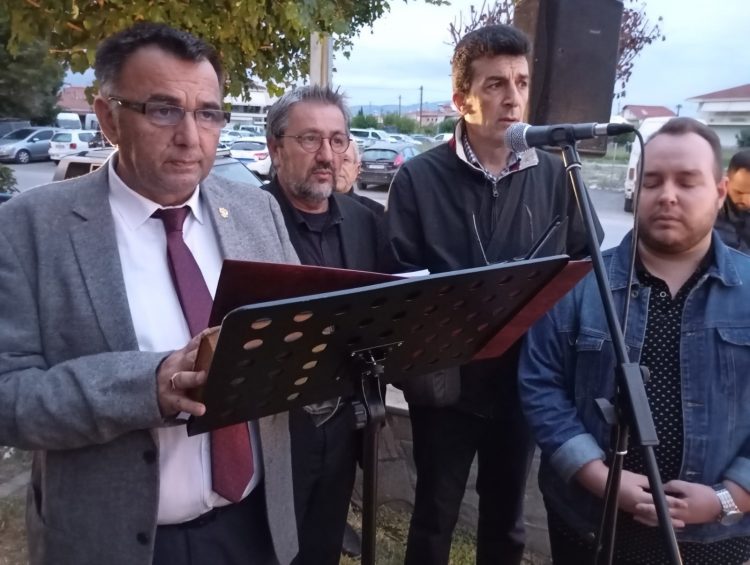 Οι Τρικαλινοί Ιεροψάλτες δίπλα στους Αστυνομικούς