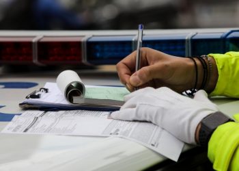 9 στους 10 οδηγούς κινδυνεύουν με πρόστιμo έως 700 ευρώ -Τι πρέπει να βγάλουν από το αυτοκίνητό τους