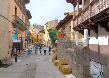Poble Espanyol: “Road trip” σε ένα χωριό που… χωράει ολόκληρη την Ισπανία!