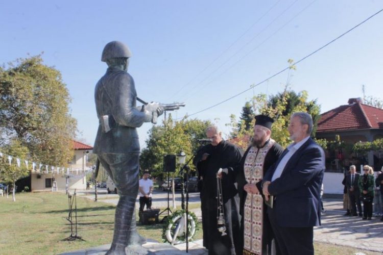 Η Πιαλεία τίμησε τον Ήρωά της, Βασίλη Τσιαβαλιάρη