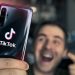 Chroming: Τι είναι το νέο trend που σαρώνει στο Tik Tok και γιατί κρίνεται επικίνδυνο